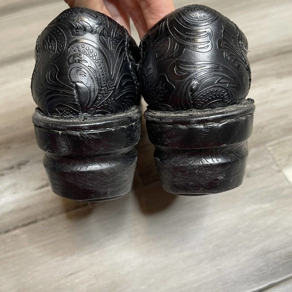 B.O.C. Born Concept Floral Clogs Comfort Shoes Black Size 7 W - Picture 3 of 7